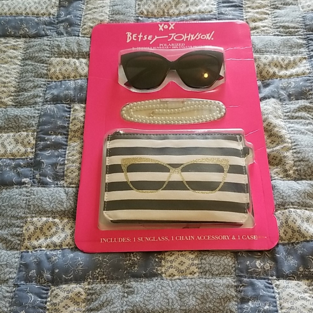 Betsey Johnson sunglasses set